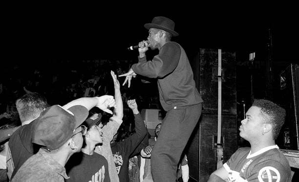 Hen Gee live on stage